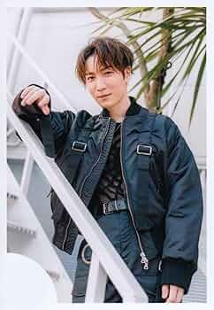 Amazon.co.jp: Snow Man 公式 生 写真（渡辺翔太）SM02524 : ホビー